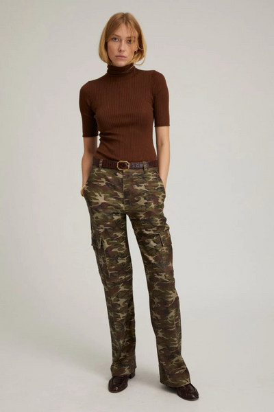 Model wearing SPRWMN Baggy Lowrise Cargo Pants front view