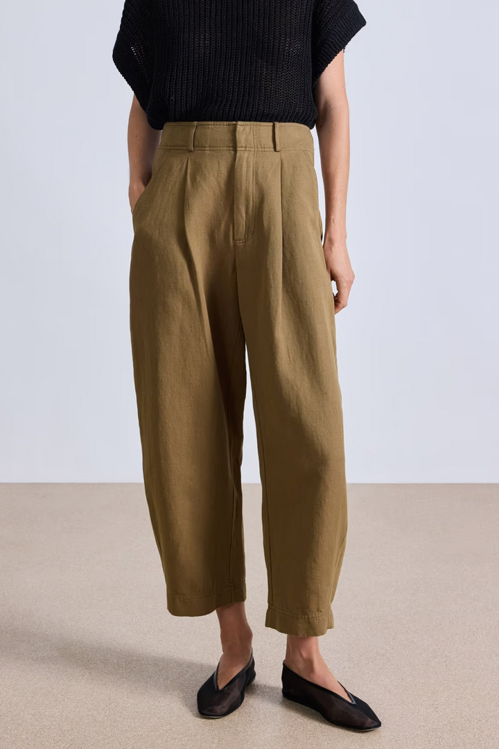 Model wearing Apiece Apart Bari Crop Trouser Toffee front view