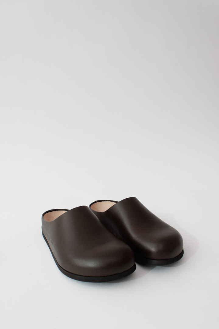 Flat lay of Common Projects Clog In Leather front view