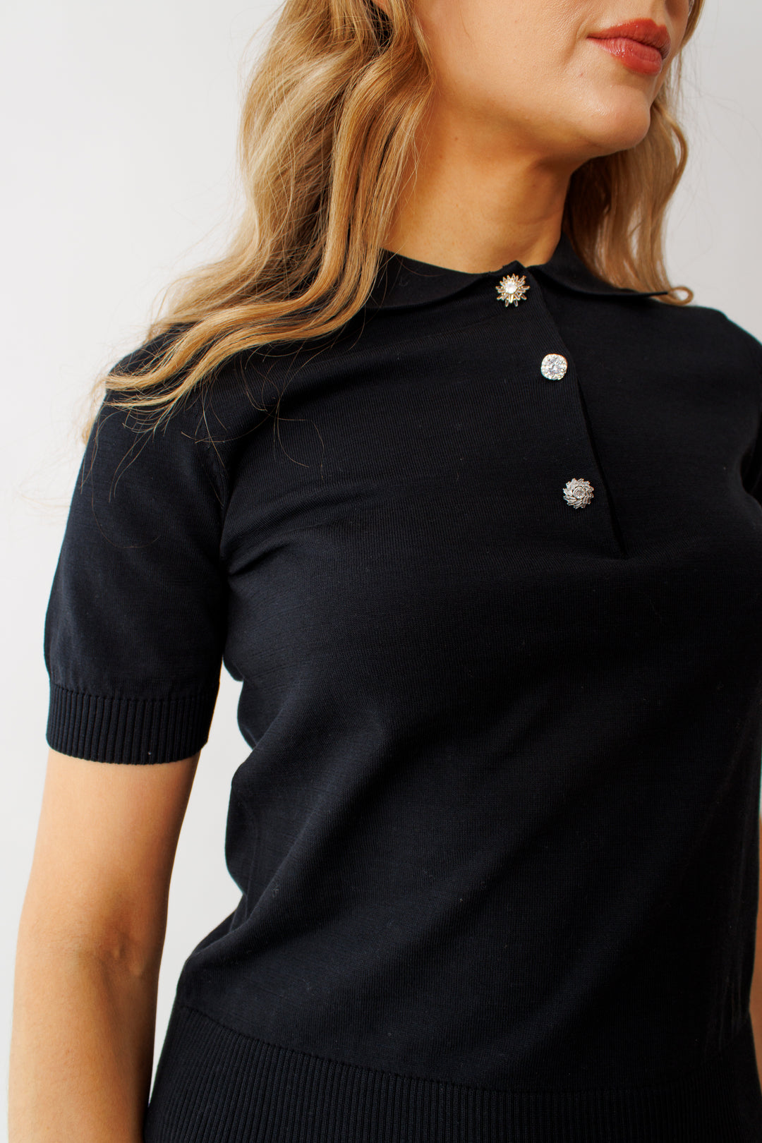 Mari wearing N°21 Bejeweled Snap Closure Cotton Polo front view