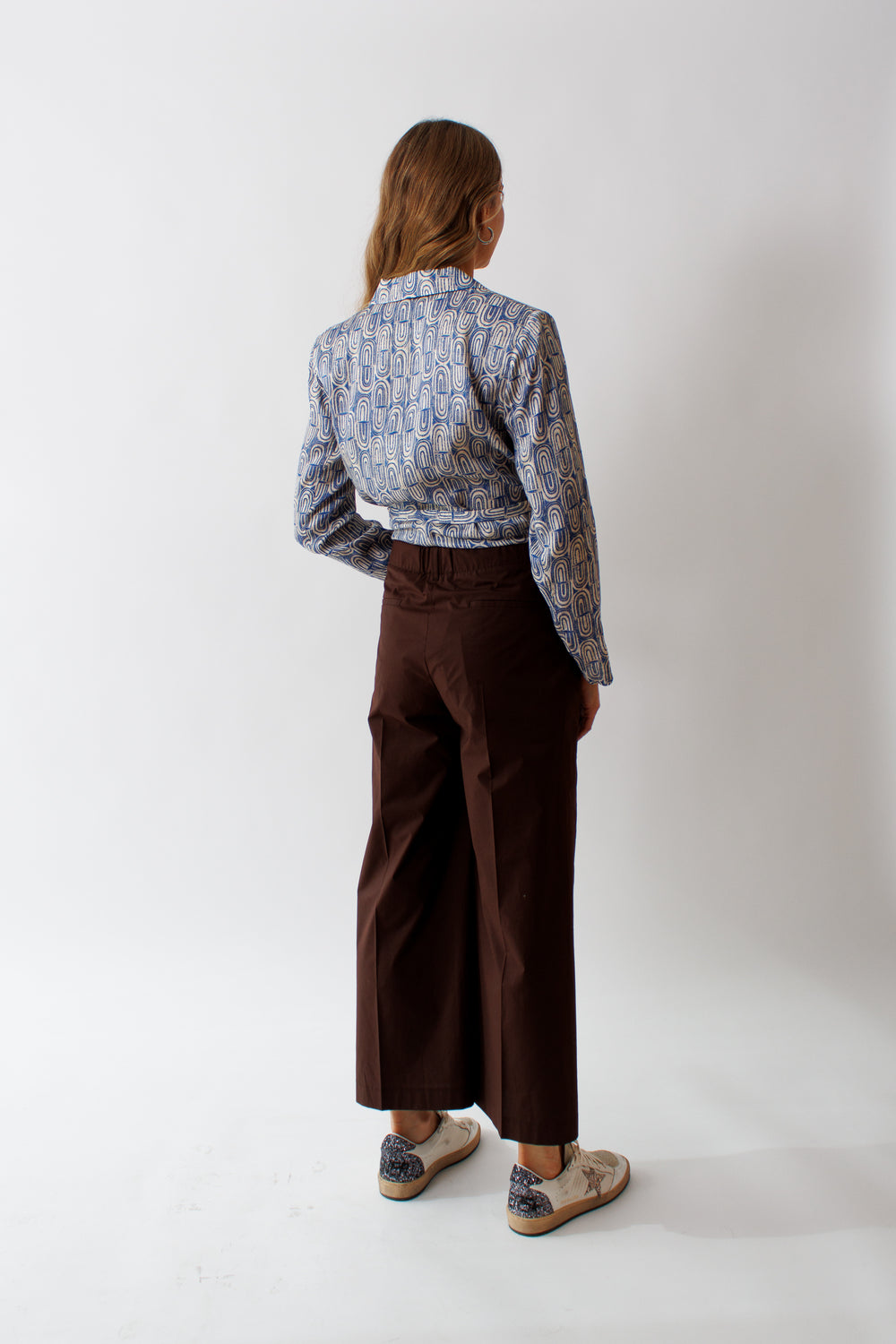 Mari wearing Seventy Fine Stretch Cotton Poplin Knit Trousers rear view