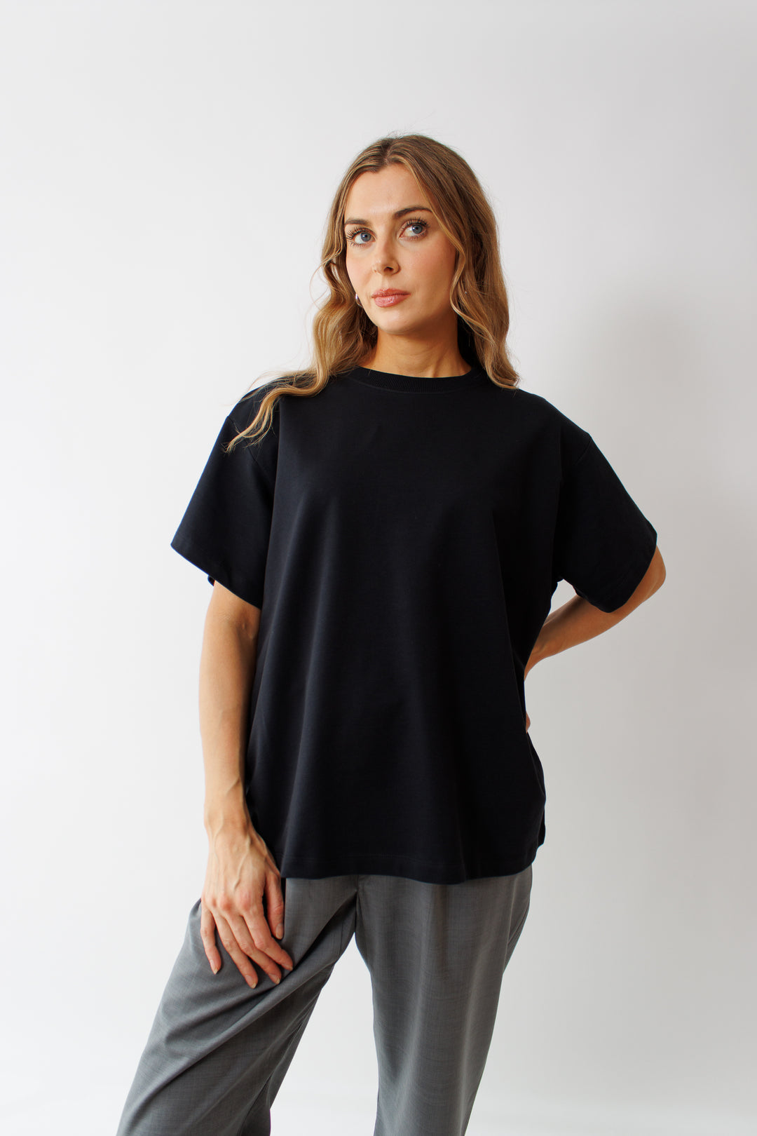 Mari wearing Sofie D'Hoore Tulsa Oversize Short Sleeve T Shirt front view