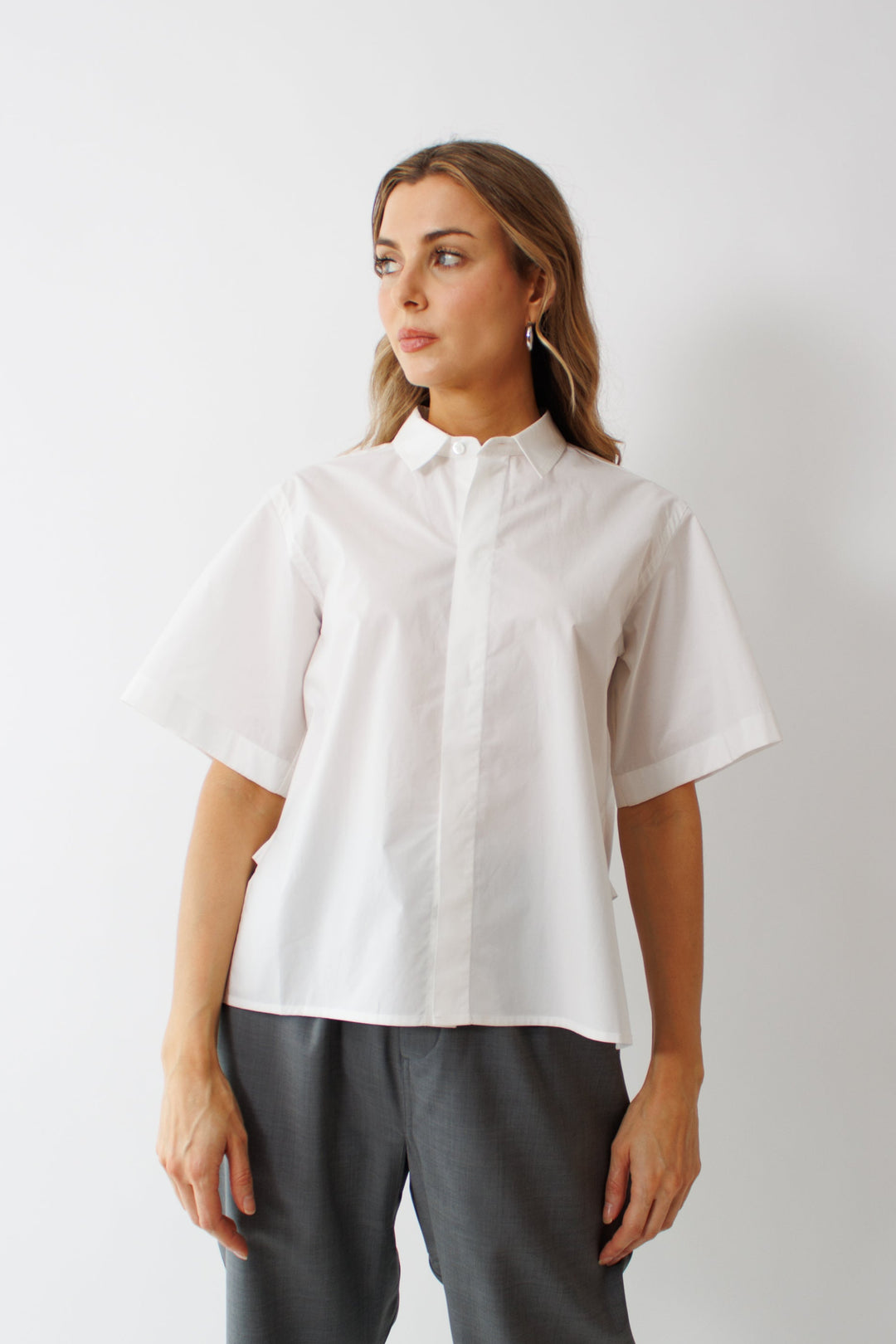 Mari wearing Sofie D'Hoore Belem Woven Short Sleeve Shirt front view