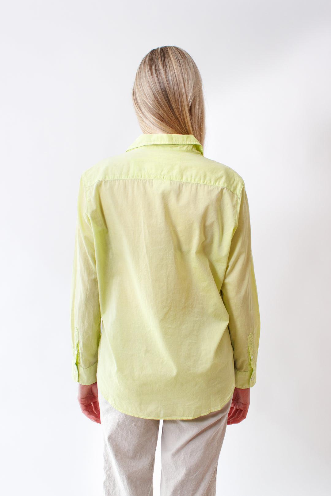 Bailey wearing Frank & Eileen Eileen Woven Button Up rear view