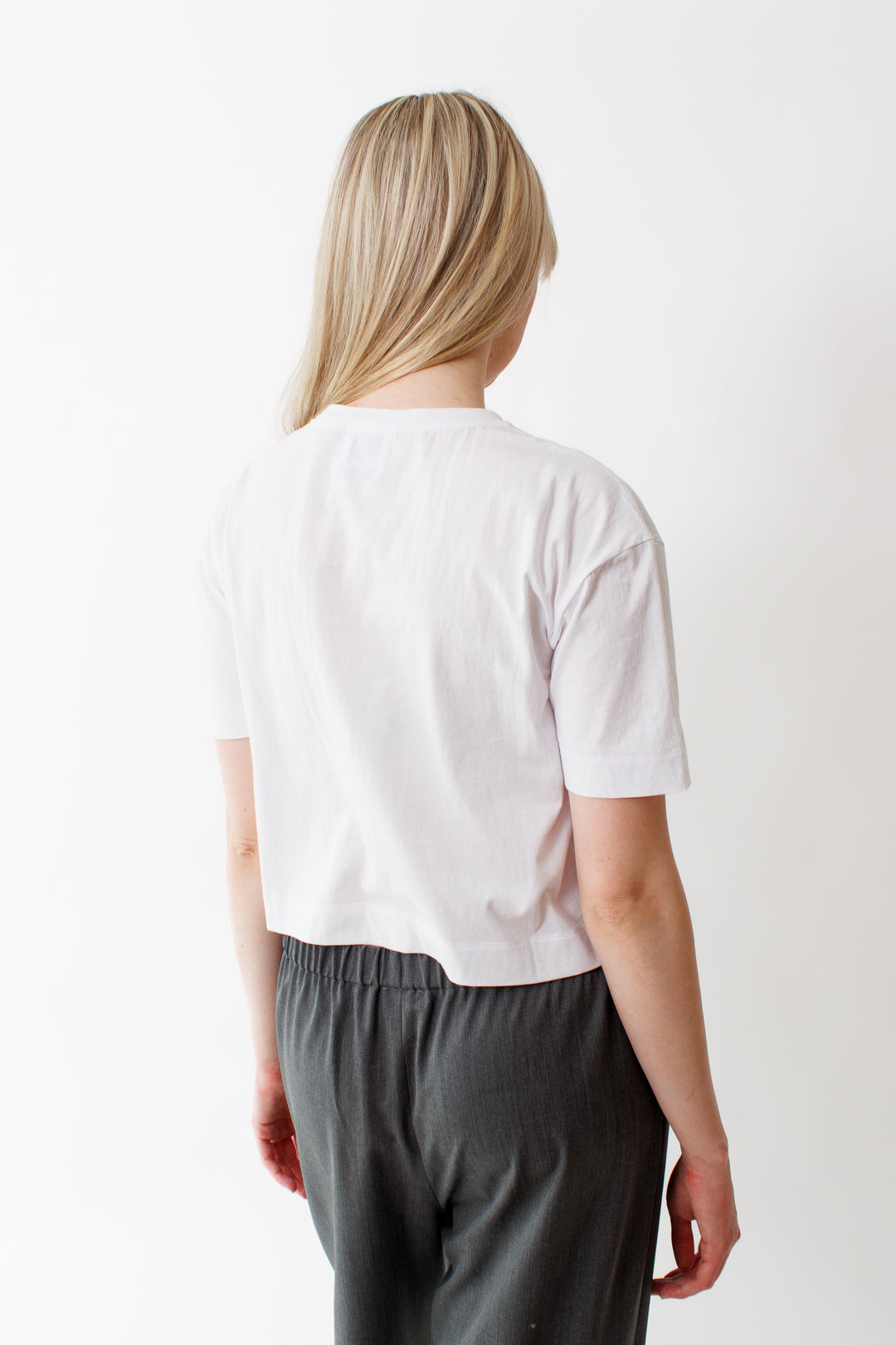 Bailey wearing Allude Cropped Cotton Tee rear view