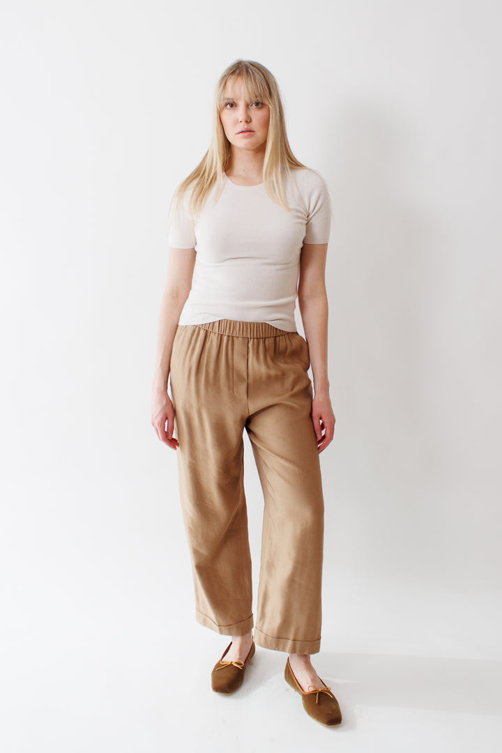 Bailey wearing Peserico Shiny Linen Viscose Gabardine Palazzo Pant front view