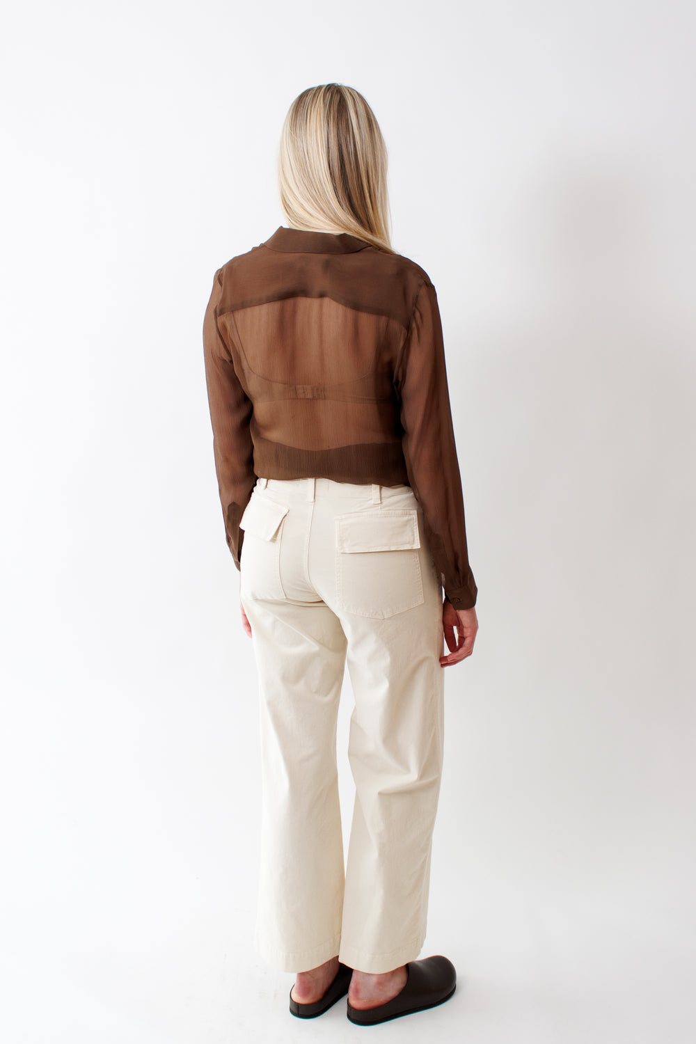 Bailey wearing Nili Lotan Leon Boy Pant rear view 