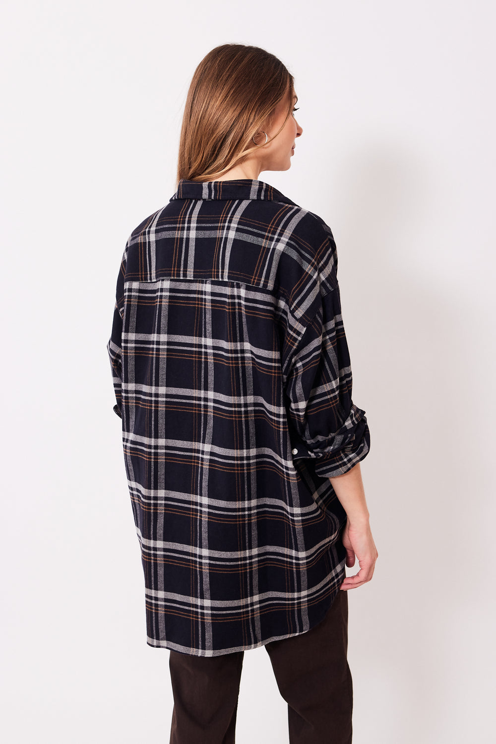 Mari wearing Frank & Eileen Shirley Oversized Button Up Shirt rear view