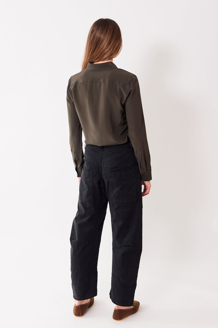 Mari wearing Nili Lotan Emerson Pant rear view