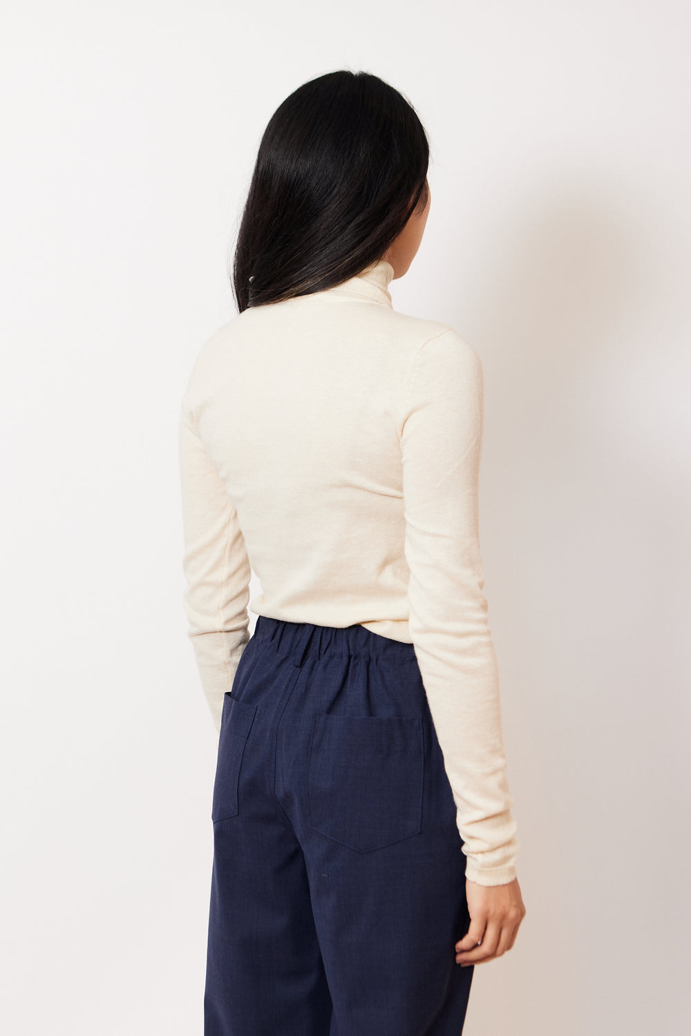 Madelyn wearing Xirena Tommy Sweater rear view