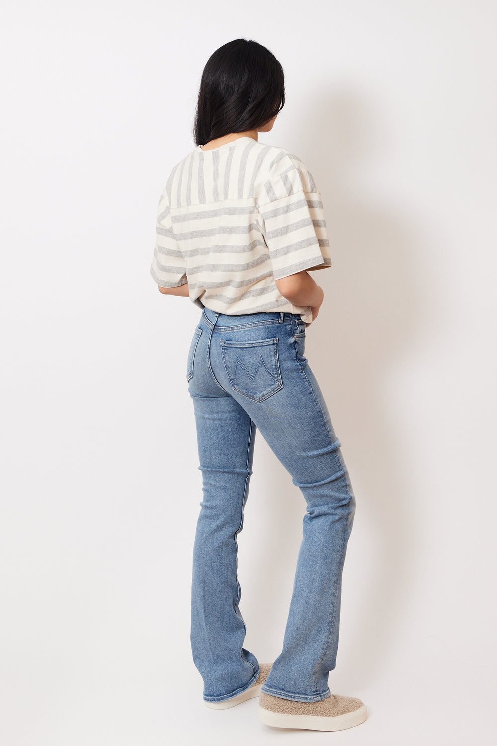 Madelyn wearing Mother Denim The Outsider Sneak rear view