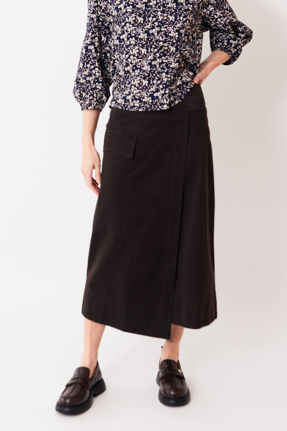 Mari wearing Apiece Apart Lassi Midi Cargo Skirt front view