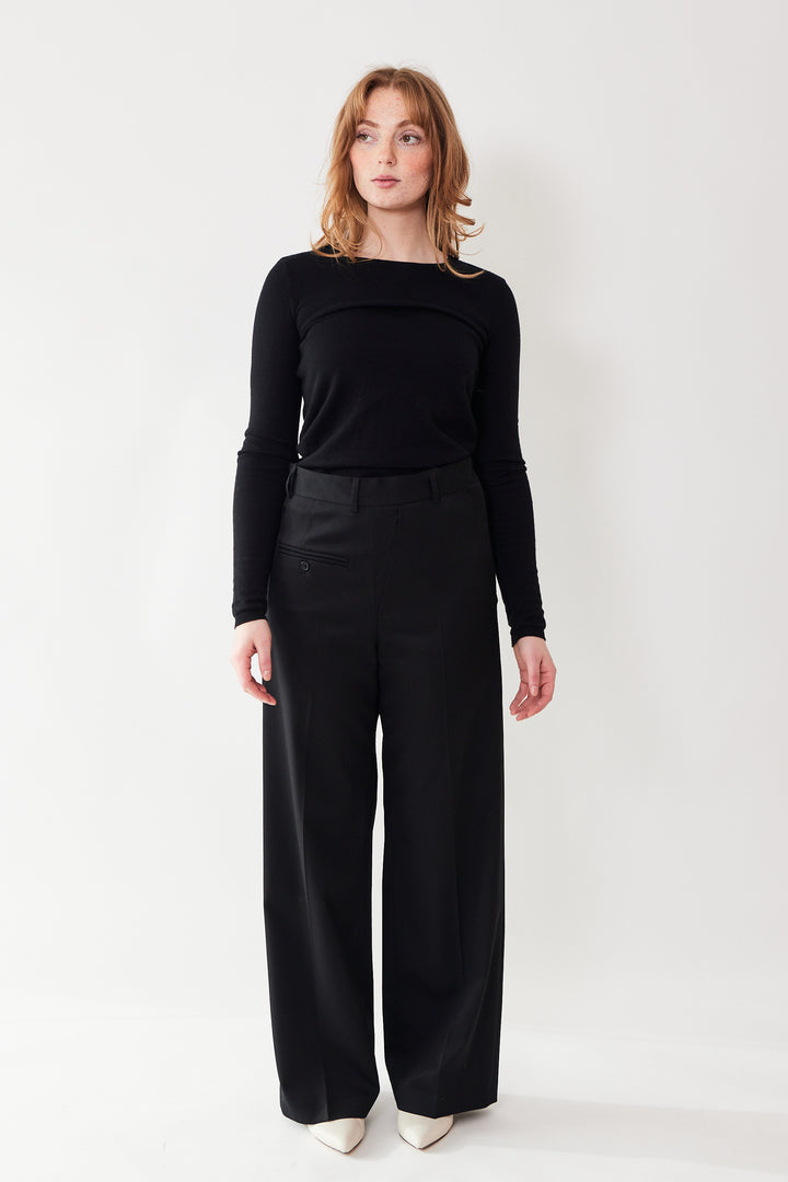 Waverly wearing MM6 Maison Margiela Tailoring Wool Side Zip Half Turn Trouser front view