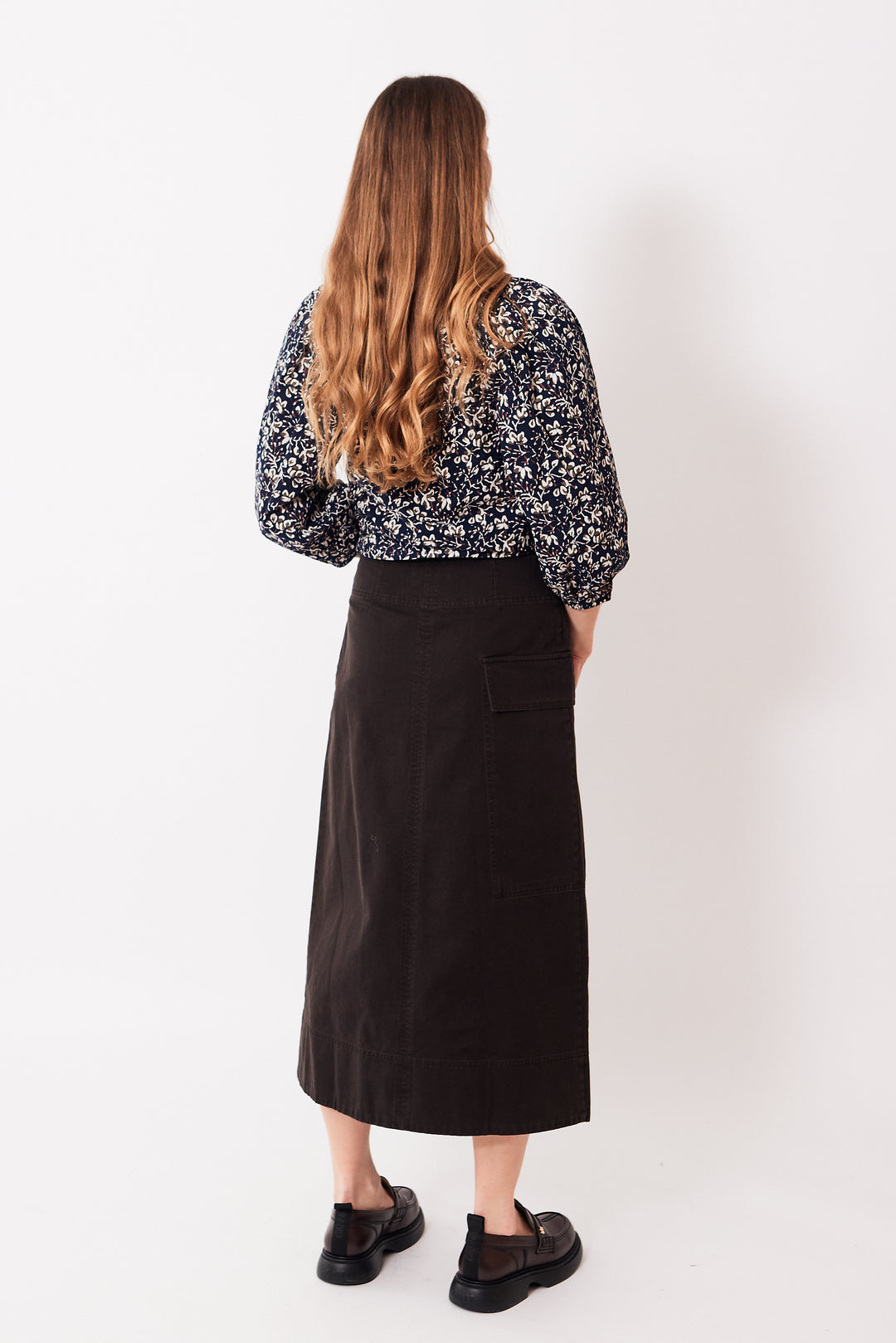 Mari wearing Apiece Apart Lassi Midi Cargo Skirt rear view