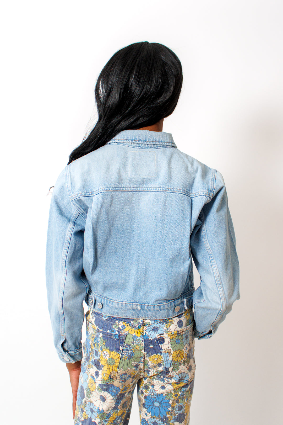 Ja'mes wearing Mother Denim The Duo Shorty rear view