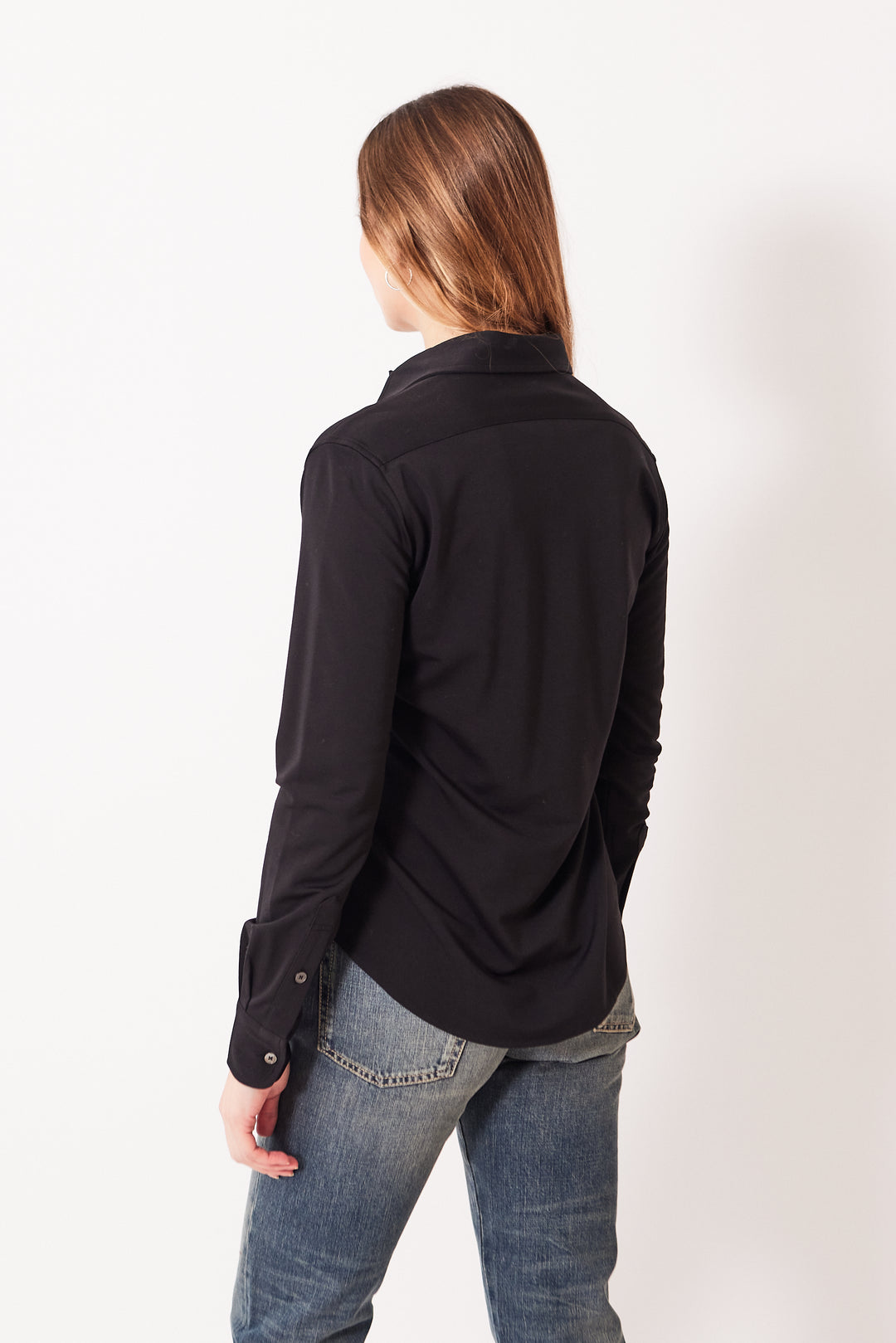 Mari wearing 6397 Slim Buttondown Shirt rear view