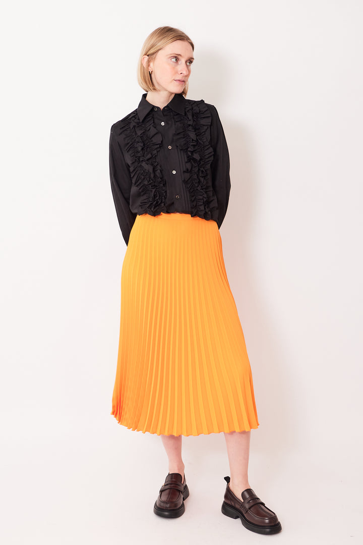 Madi wearing MM6 Maison Margiela Fluid Polyester Full Pleat Side Zip Skirt front view