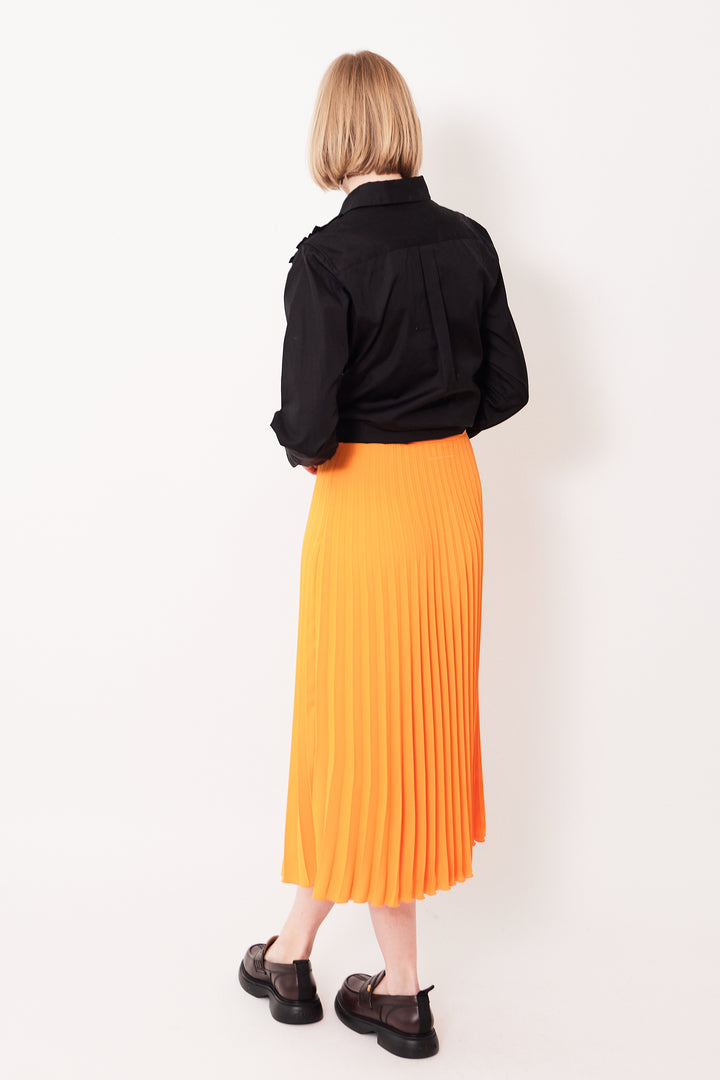 Madi wearing MM6 Maison Margiela Fluid Polyester Full Pleat Side Zip Skirt rear view