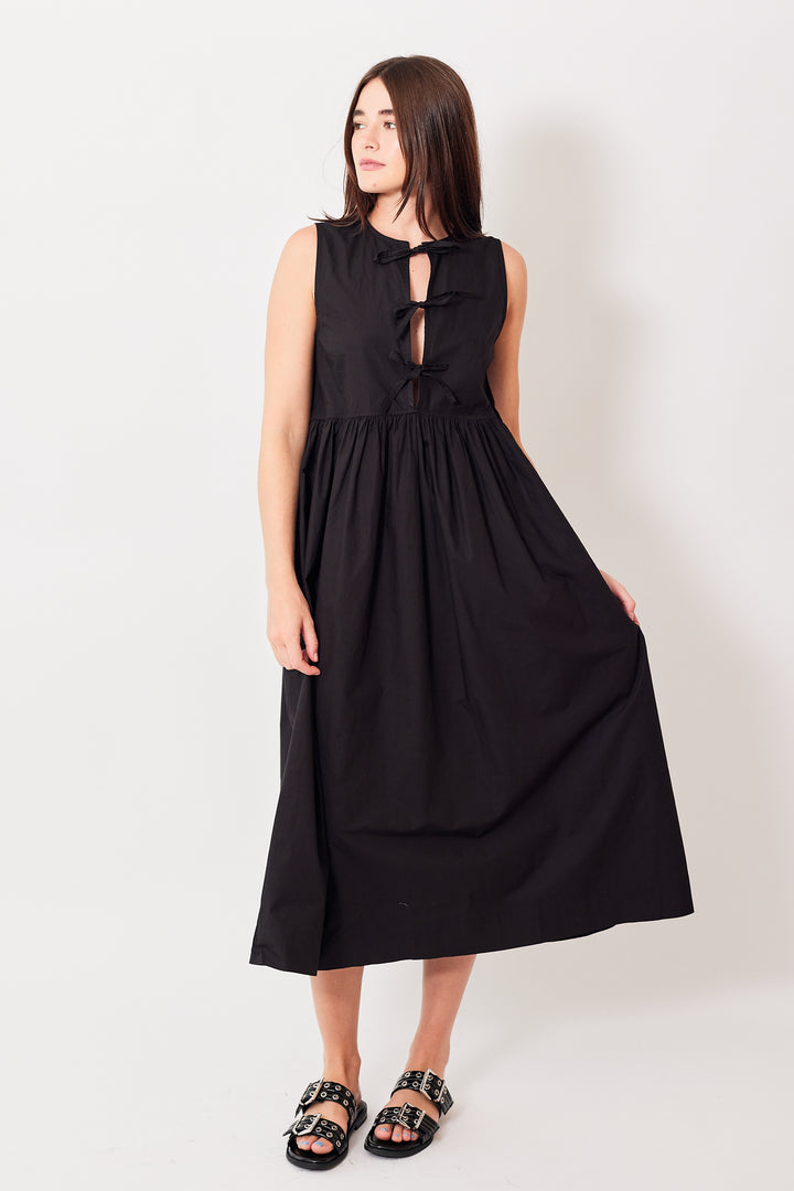 Julia wearing Ganni Cotton Poplin Midi Dress front view