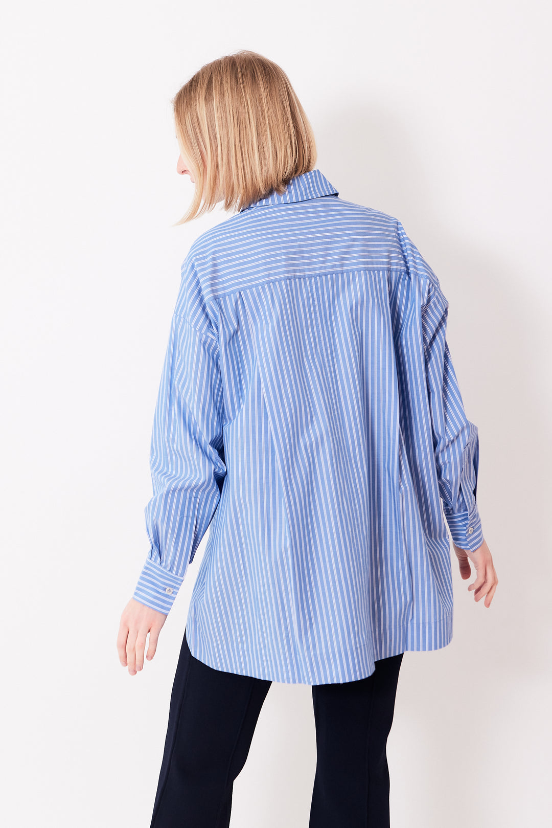 Madi wearing Apiece Apart Aldea Oversized Button Down rear view