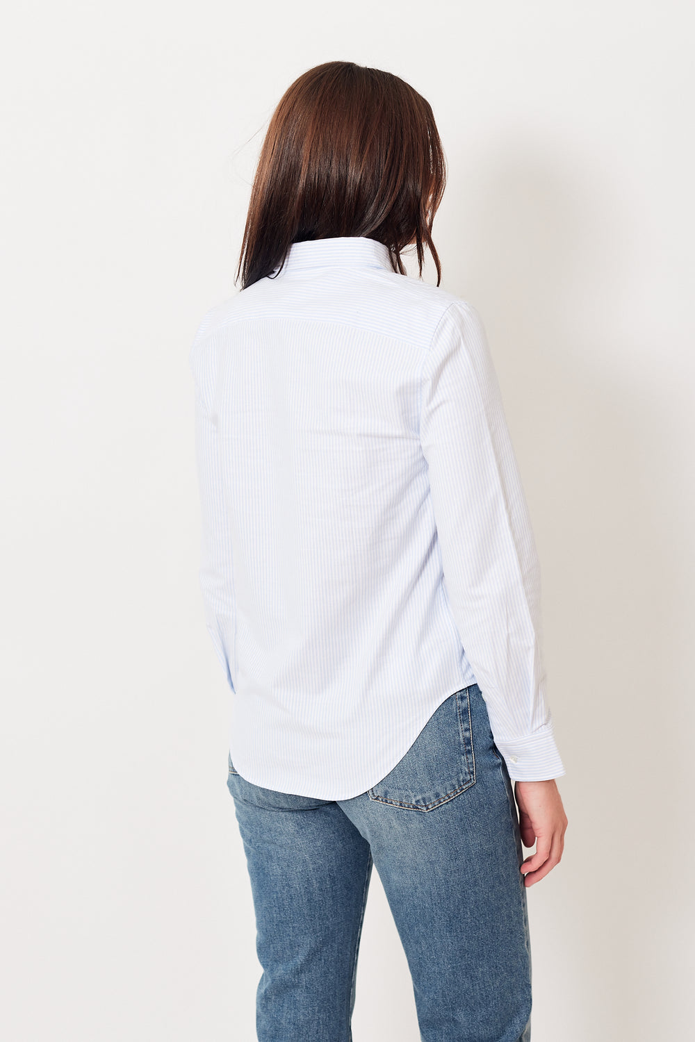 Julia wearing Nili Lotan Dyllan Shrunken Shirt rear view