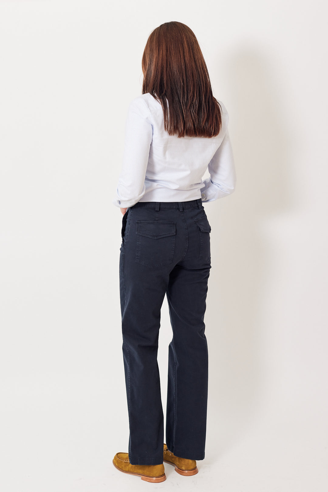 Julia wearing Nili Lotan Gaby Pant rear view