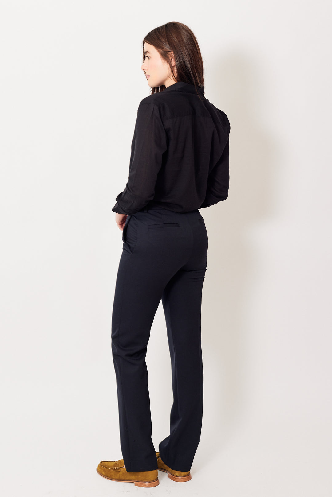 Julia wearing Nili Lotan Anatole Pant rear view