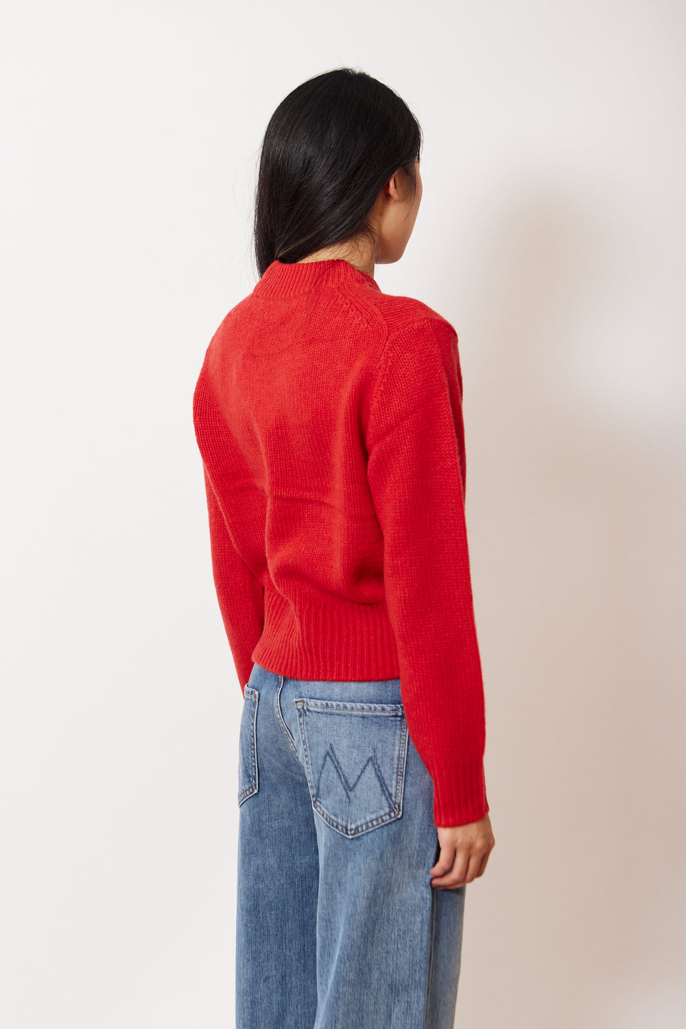 Madelyn wearing White + Warren Cashmere Air Spun Crewneck rear view