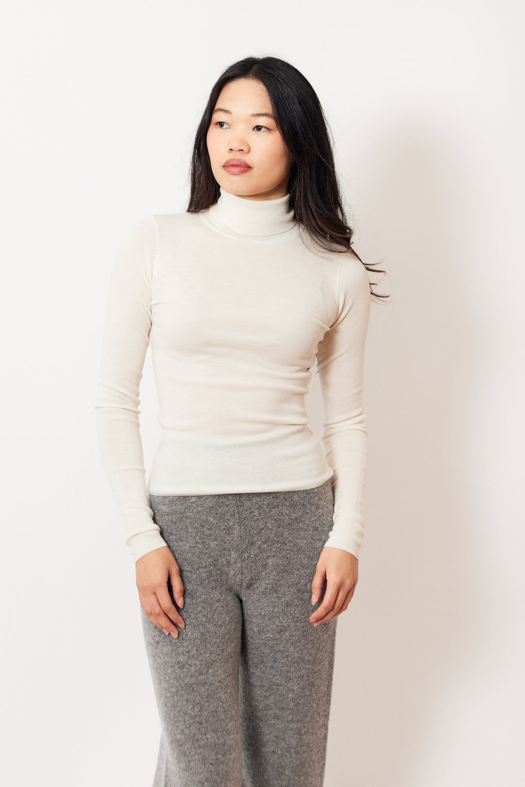 Madelyn wearing White + Warren Superfine Merino Fitted Turtleneck front view