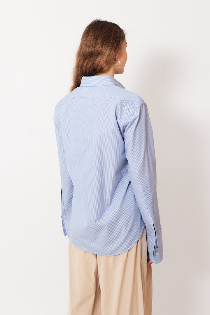 Mari wearing N°21 Shirt Over Shirt Look Shirt rear view