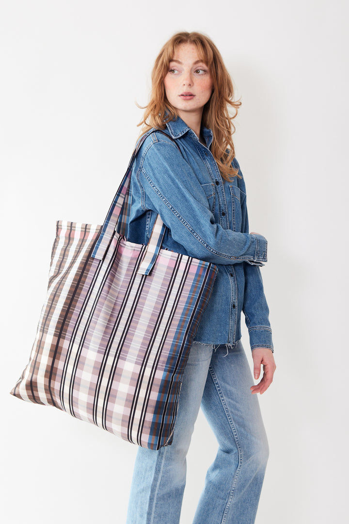 Waverly wearing Épice Small Check Oversize Big Tote front view