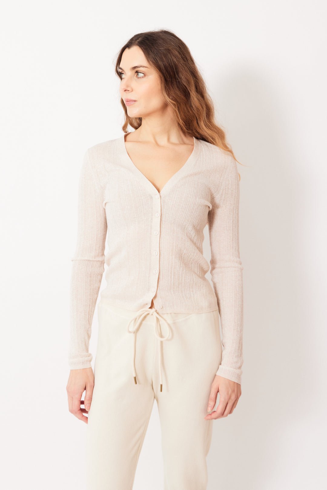 Mari wearing White + Warren Linen Gauze Vareigated Ribbed Cardi Top front view