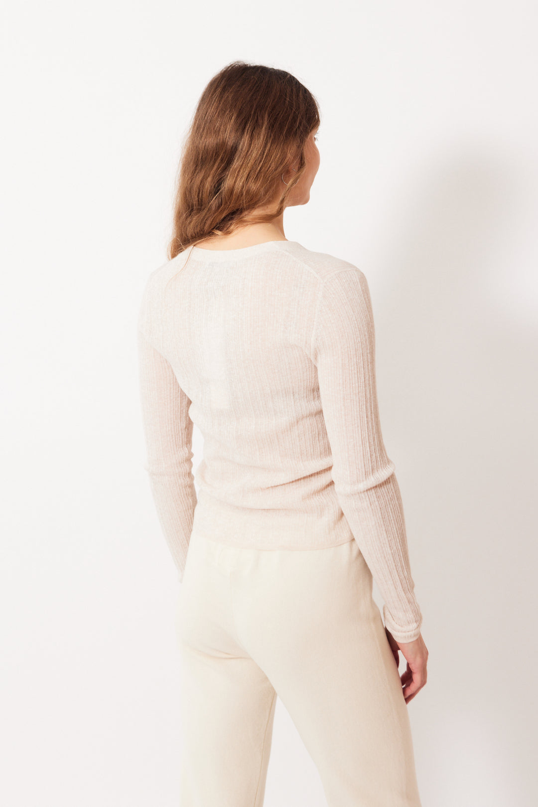 Mari wearing White + Warren Linen Gauze Vareigated Ribbed Cardi Top rear view