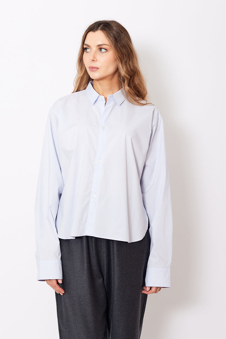 Mari wearing Sofie D'Hoore Brit Oversized Cropped Long Sleeve Shirt Woven front view