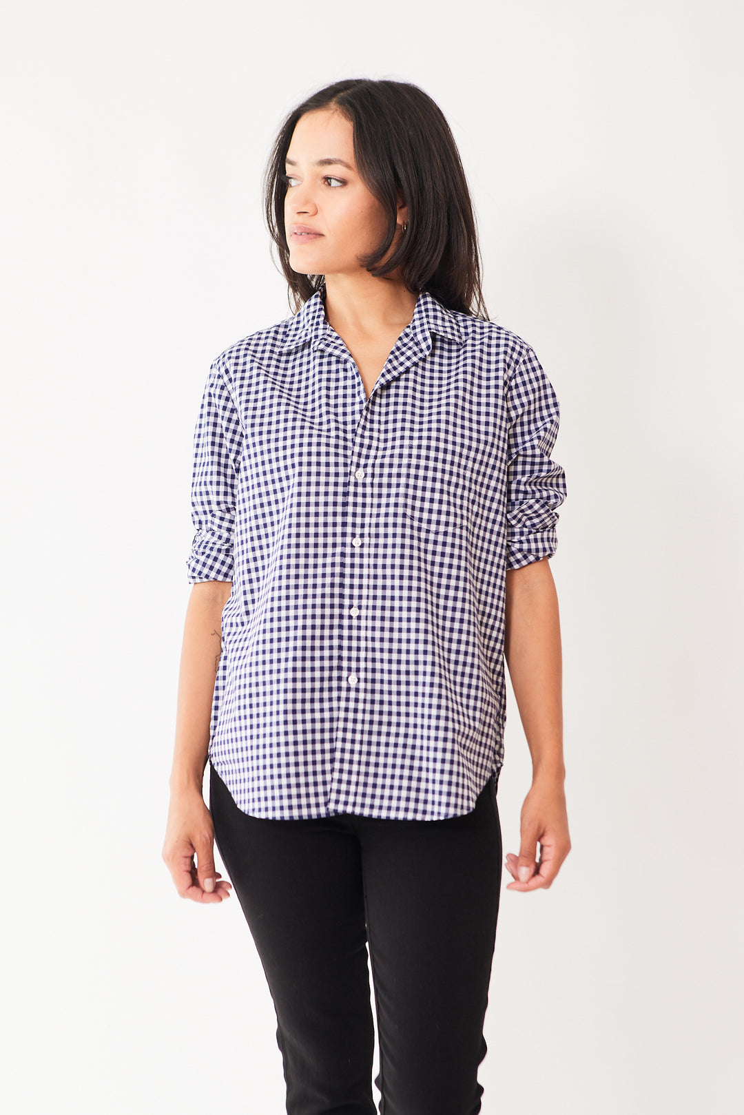 Amanda wearing Frank & Eileen Eileen Relaxed Button Up Shirt front view