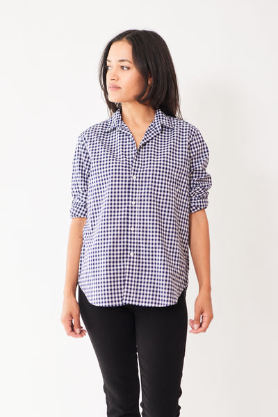 Amanda wearing Frank & Eileen Eileen Relaxed Button Up Shirt front view