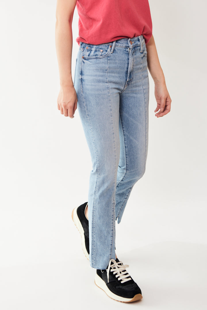 Madelyn wearing Mother Denim The Insider Crop Pointy Fray front/side view