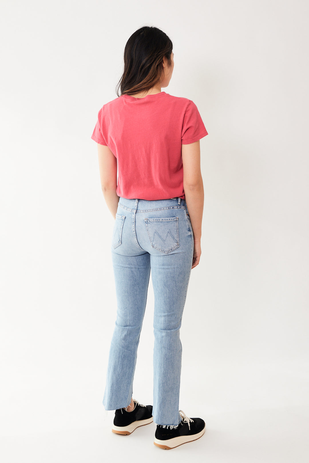 Madelyn wearing Mother Denim The Insider Crop Pointy Fray rear view