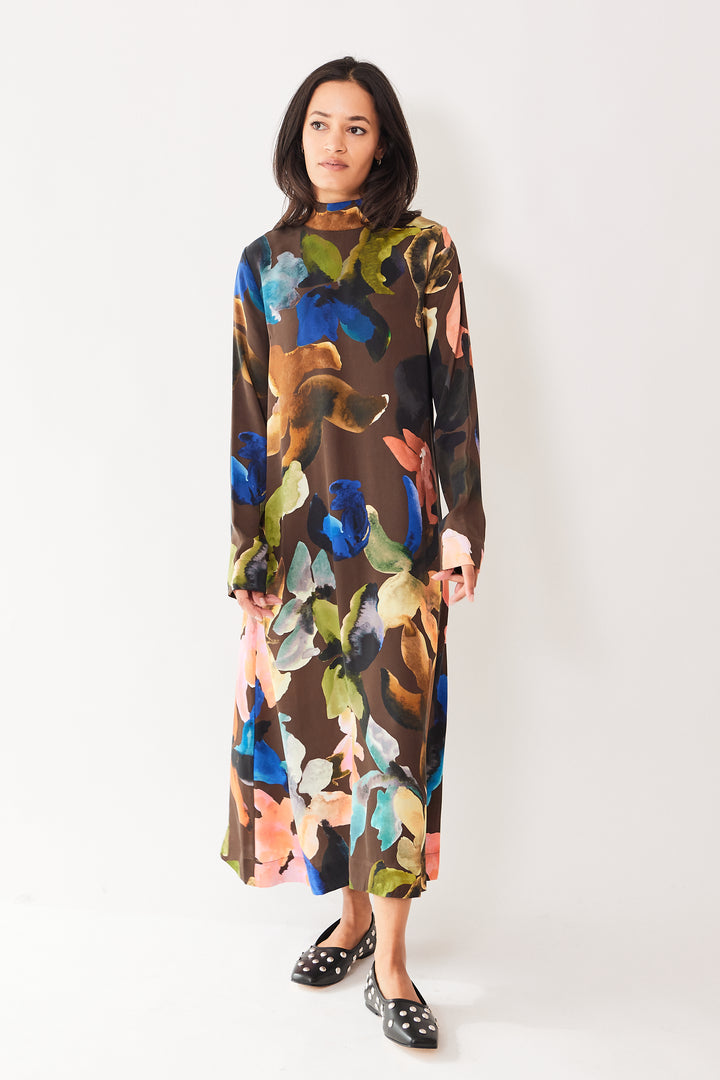 Amanda wearing Stine Goya Long Sleeve Midi Dress front view