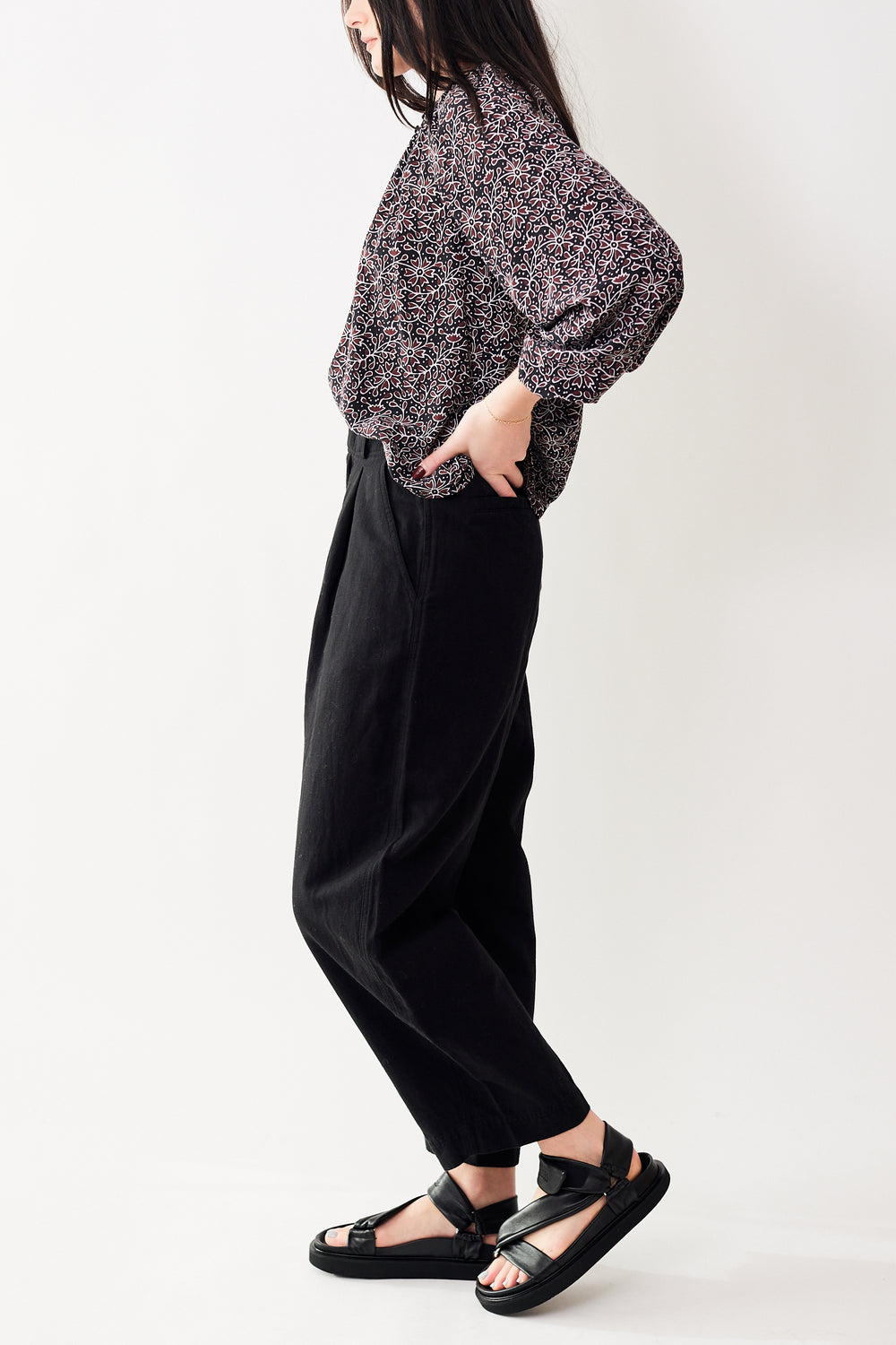 Julia wearing Apiece Apart Bari Crop Trouser side view