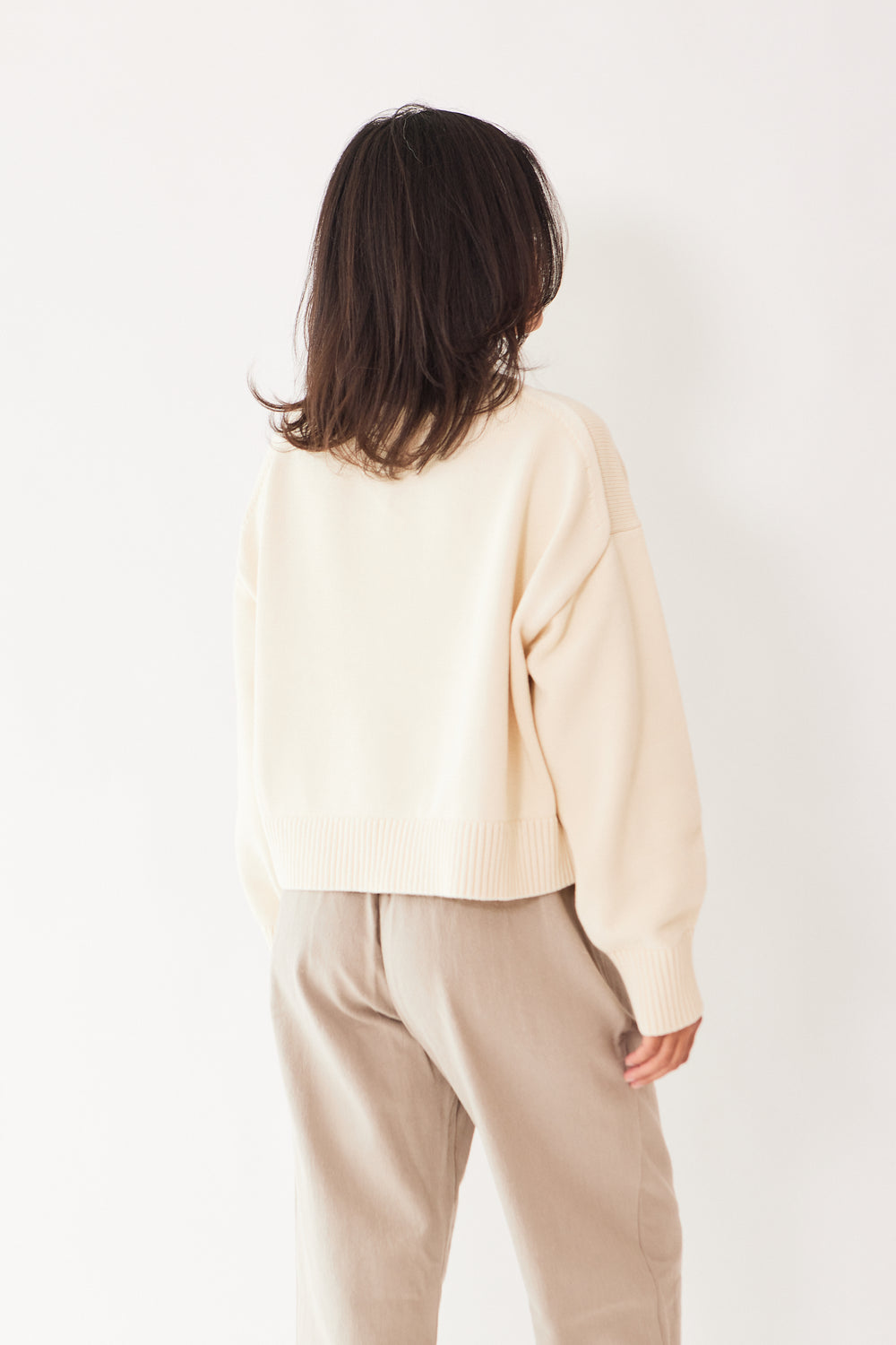 Amanda wearing White + Warren Organic Cotton Cropped Standneck rear view