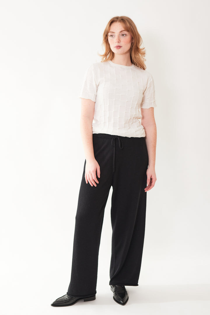 Waverly wearing Lauren Manoogian Super Fine Pants front view