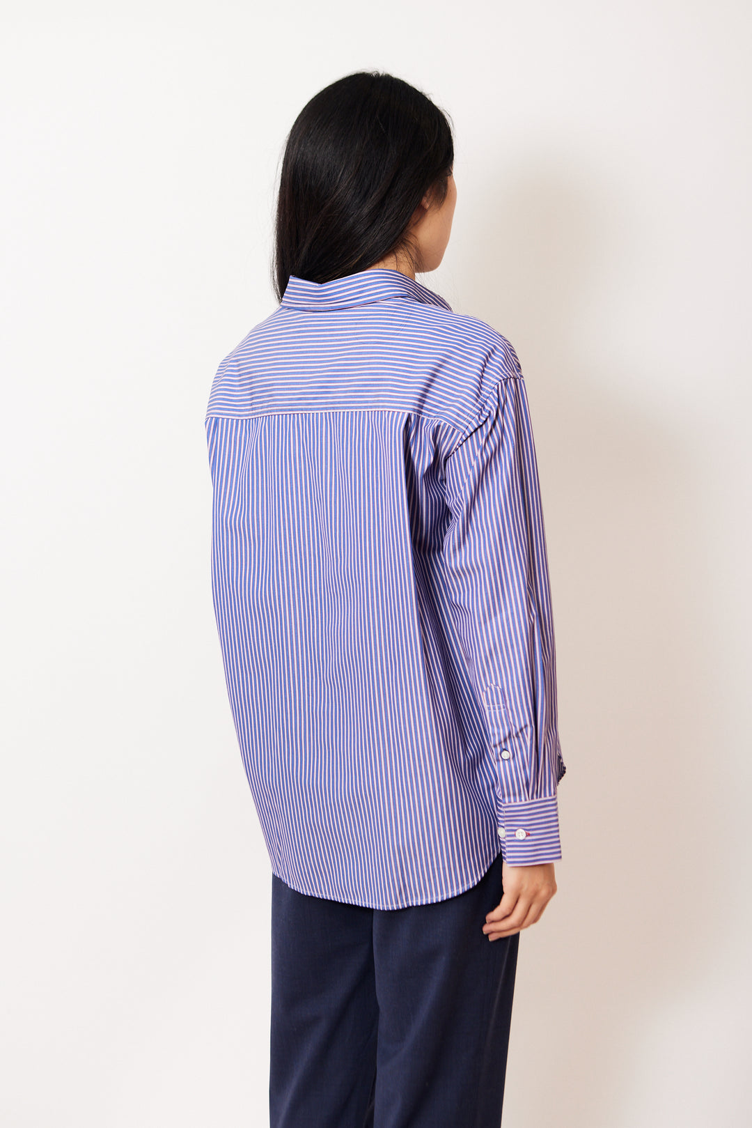 Madelyn wearing Clare V. Emiliette Oversized Shirt rear view