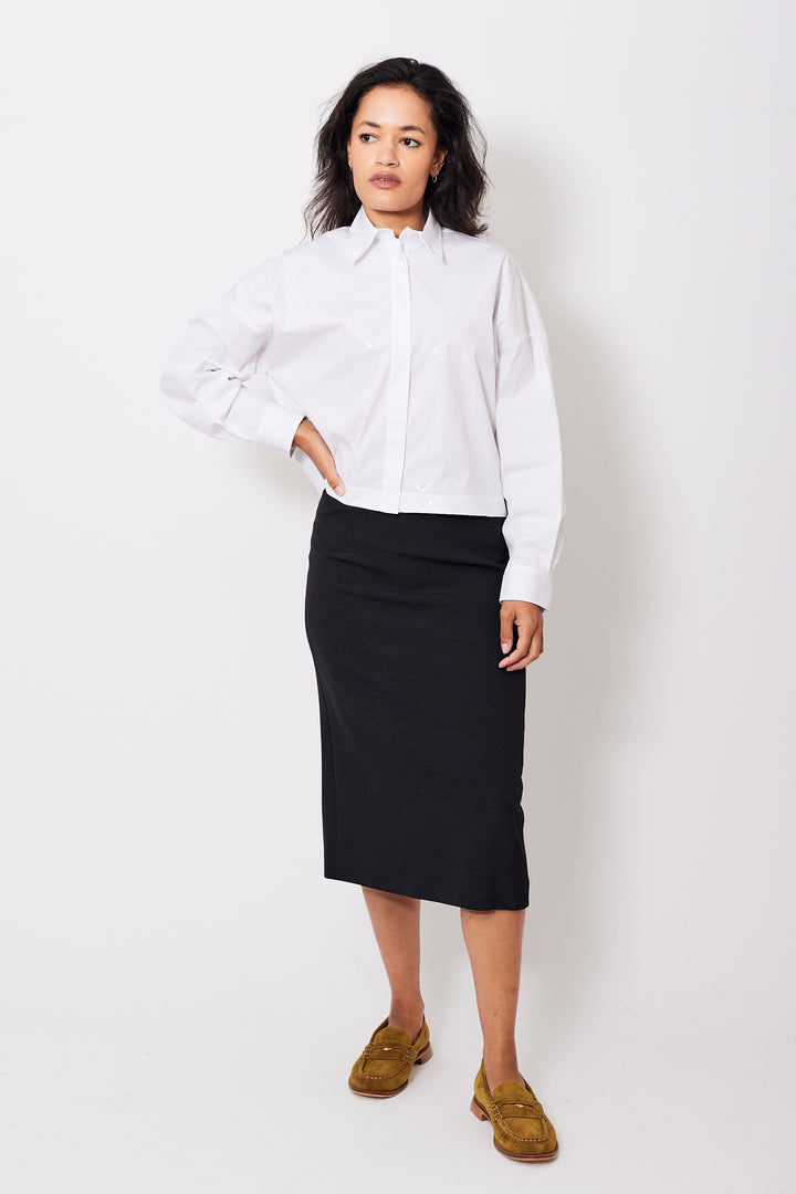 Amanda wearing Peserico Bistretch Compact Double Technical Canvas Midi Skirt front view