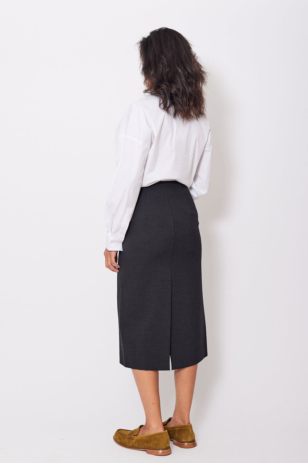 Amanda wearing Peserico Bistretch Compact Double Technical Canvas Midi Skirt rear view