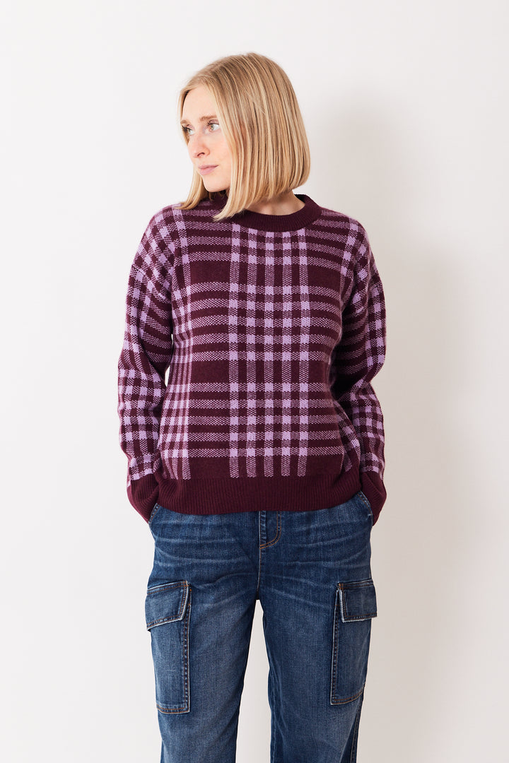 Madi wearing White + Warren Cashmere Plaid Crewneck front view